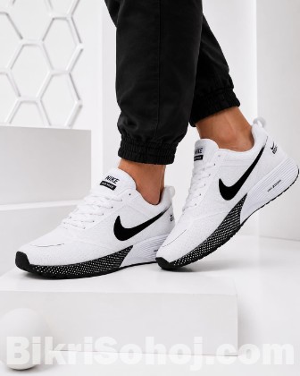 Nike Air Max / Nike Zoom running shoes in a white colorway